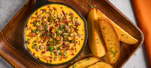 Cheeseburger queso dip